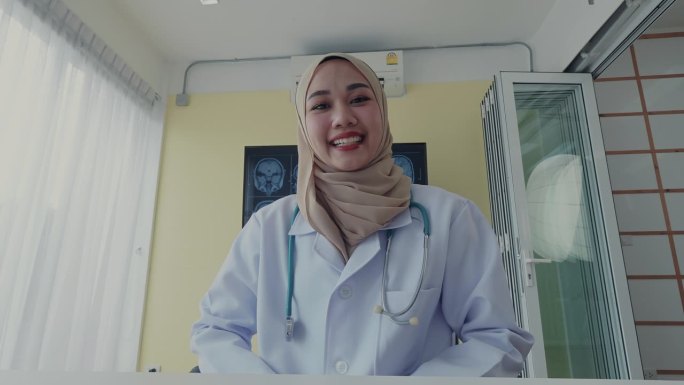 医学生伊斯兰亚洲女性