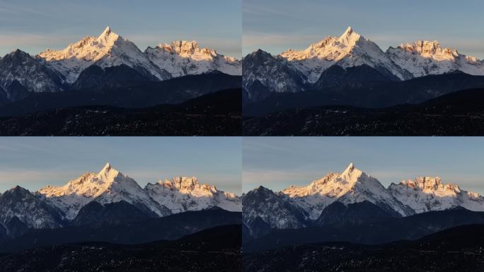 梅里雪山日照金山航拍素材