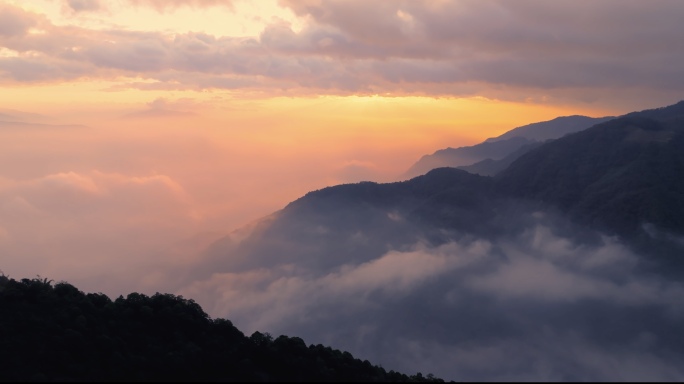 玉溪新平哀牢山日出云海航拍