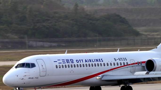4K湛江机场飞机起落 吴川机场 航空公司