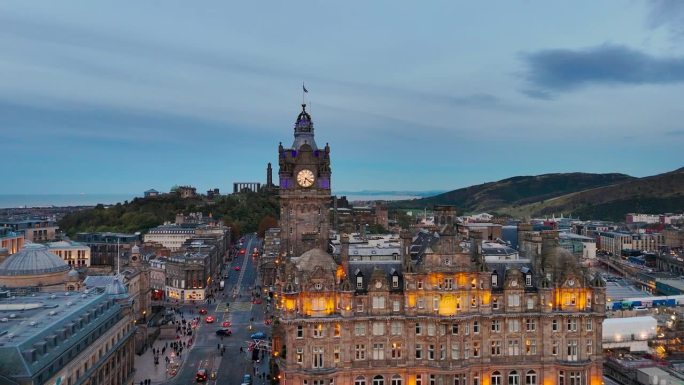 爱丁堡老城区鸟瞰图，爱丁堡老大教堂鸟瞰图，爱丁堡市中心，苏格兰哥特式复兴建筑，爱丁堡苏格兰旗