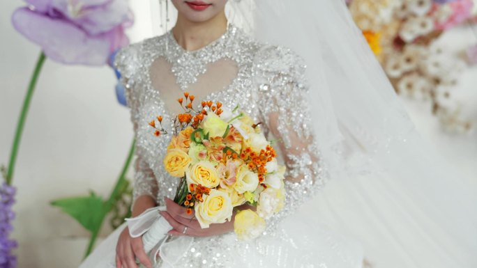 新娘手里的鲜花手捧花