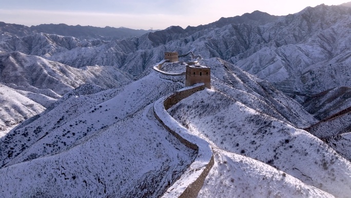 航拍山西忻州雪后韩庄长城