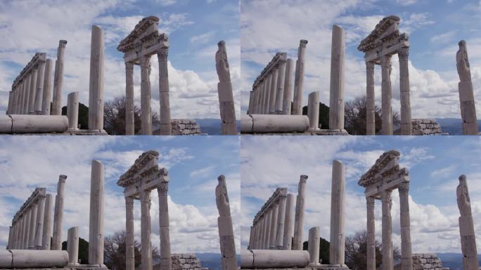 一排柱子的广角镜头，俯瞰着别迦摩的风景。