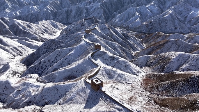 航拍山西忻州雪后韩庄长城