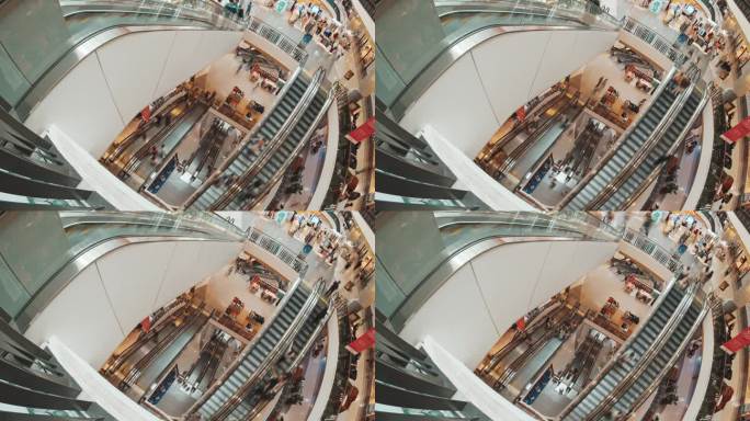 人们在购物中心购物的自动扶梯