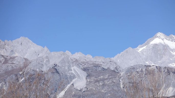 云南 丽江 束河古镇 玉龙雪山 石上涂鸦