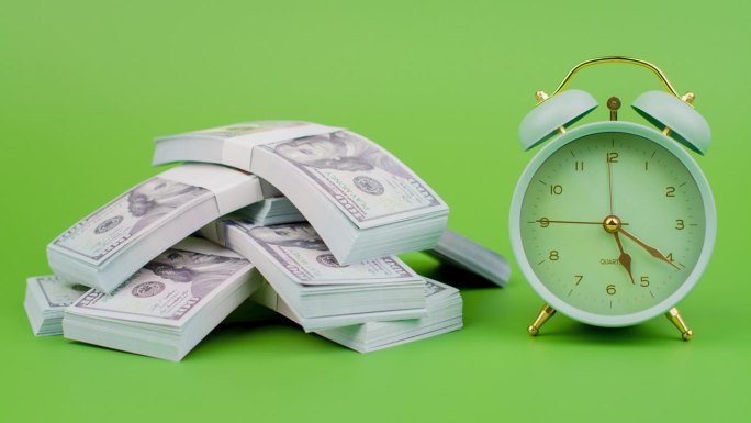 金钱与时间时间在金钱堆中流逝。时间有限的金融和投资概念