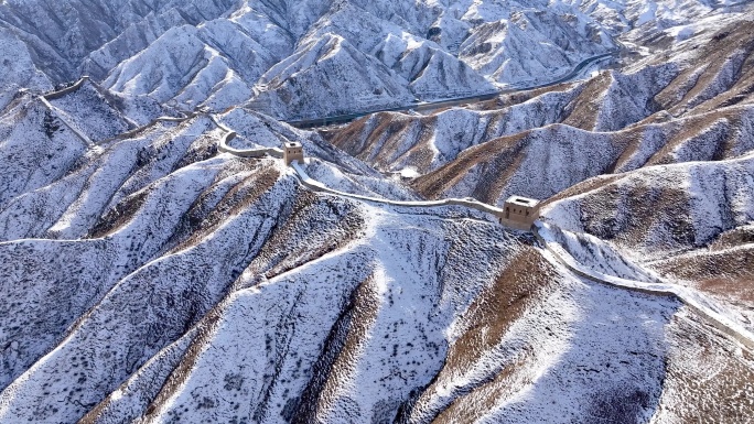 航拍山西忻州雪后韩庄长城