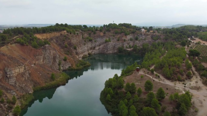 Pelag grande de Vilobi del Penedes。五大湖的无人机视图。加泰罗尼亚