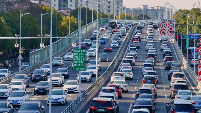 密集拥挤的车流 堵车