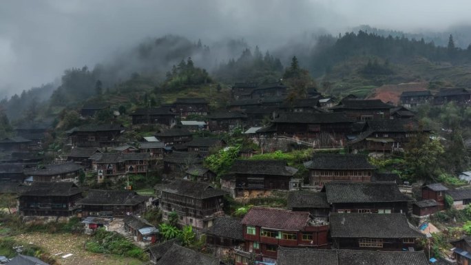 雨雾中的苗寨苗寨航拍古村落航拍苗族旅游住