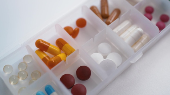 微距镜头的药物剂量，放在每周药盒，药品