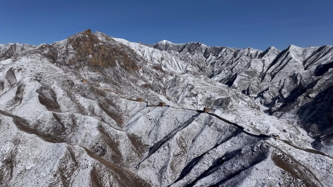 航拍山西忻州雪后韩庄长城