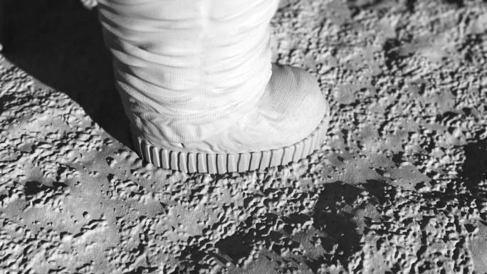宇航员在月球表面留下了第一个脚印