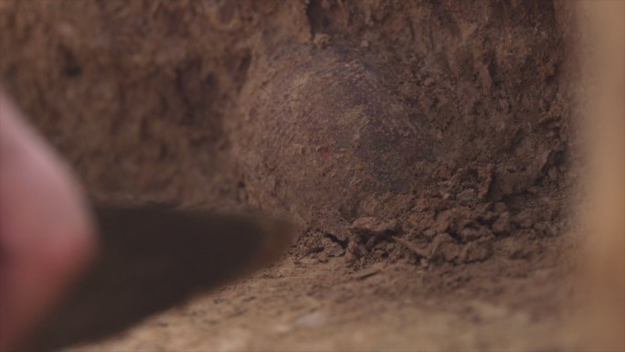 考古人员铲子挖土 考古现场 特写B021