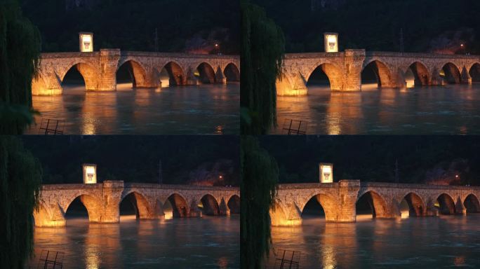 Mehmed Pasa Sokolovic桥在德里纳河上的夜晚在维谢格拉德