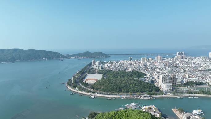 汕尾海边风景航拍海湾城市海滨大道建筑风光