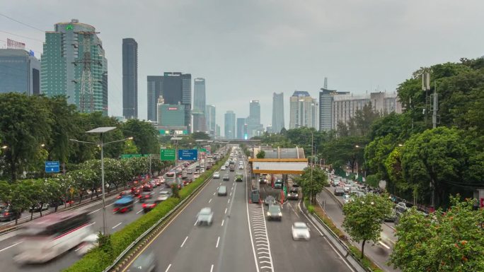 白天雅加达市区交通街道道路公共交通车站收费桥顶部全景4k延时拍摄印度尼西亚