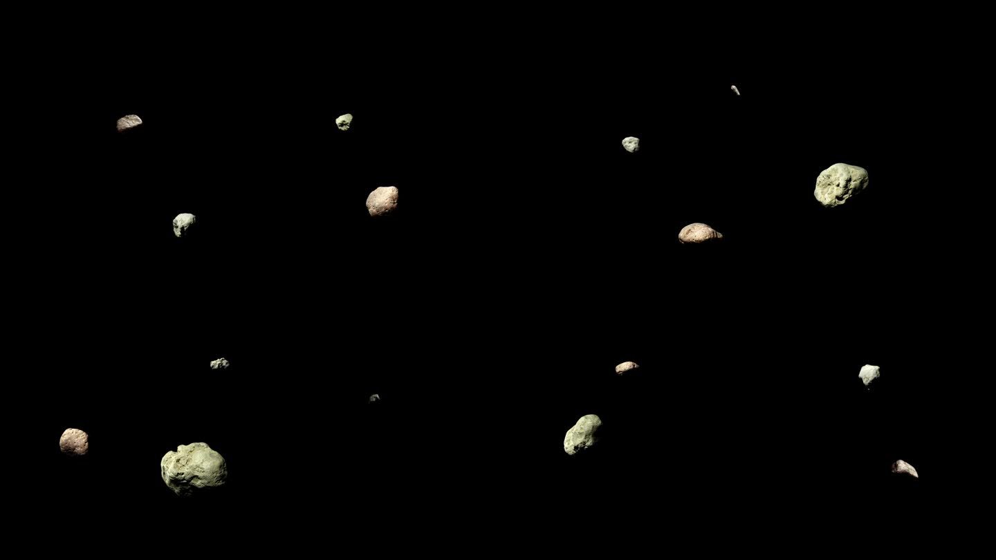 四颗小行星在轨道上和围绕它们的轴旋转，在黑色的背景上被隔离。一组4个旋转，飞行的小行星。空间模式。4