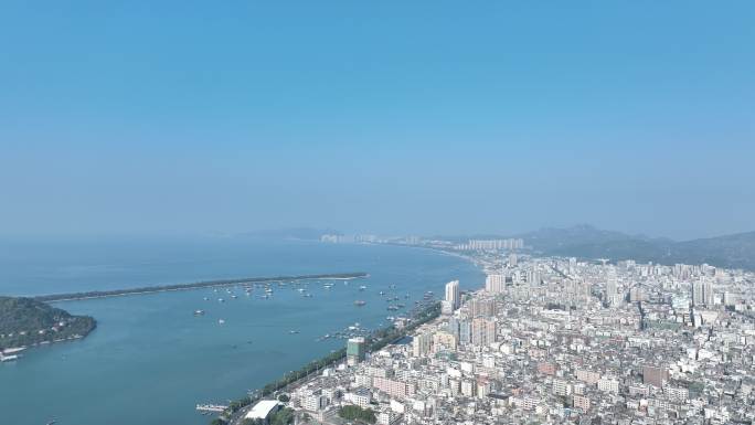 汕尾海边风景航拍海湾城市海滨大道建筑风光