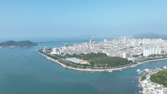 汕尾海边风景航拍海湾城市海滨大道建筑风光