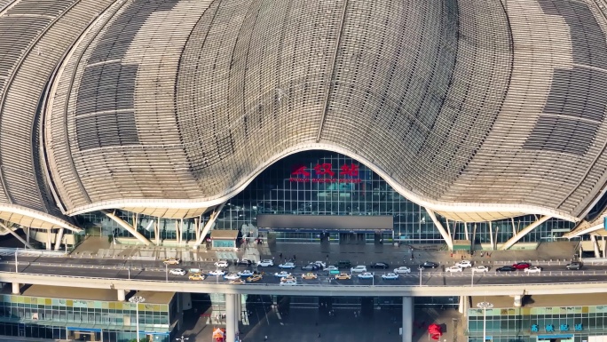 湖北武汉火车站高铁站动车站航拍城市风景风