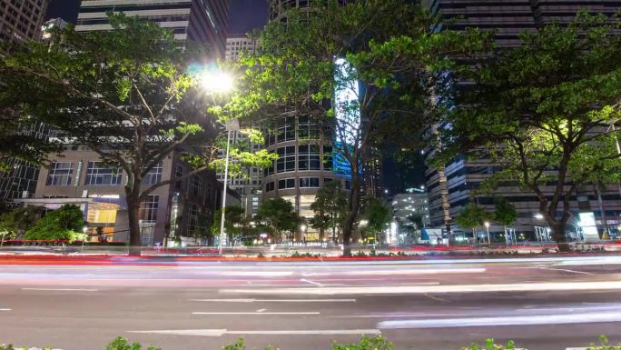 雅加达市夜间照明交通街道全景4k延时拍摄印度尼西亚