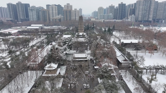 陕西西安小雁塔雪景航拍