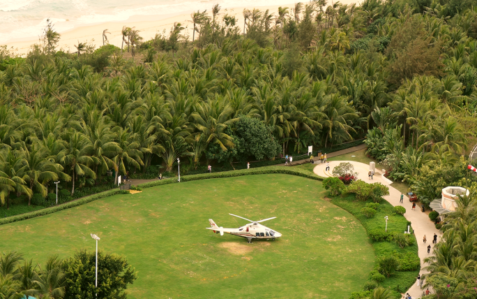 停机坪直升飞机海边机场海边直升飞机