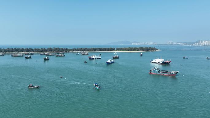 海边渔船码头海岸线风光航拍渔港汕尾港风景
