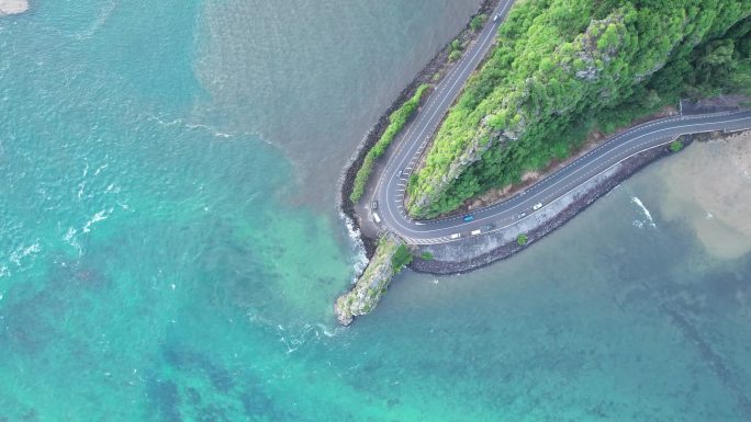 海边公路海岸线航拍，毛里求斯