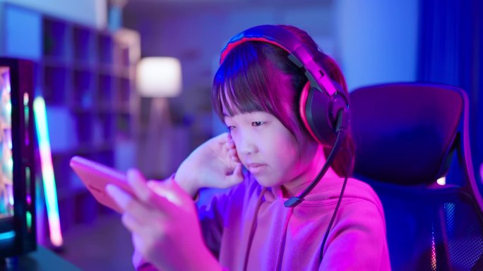 亚洲青少年网游玩家眼痛