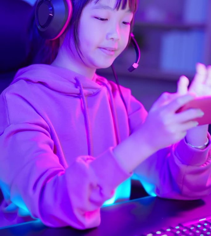 亚洲青少年网游玩家眼痛