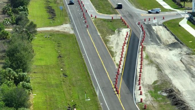 美国交通基础设施的建设道路工程。对交通畅通的公路进行改造。州际交通概念的发展