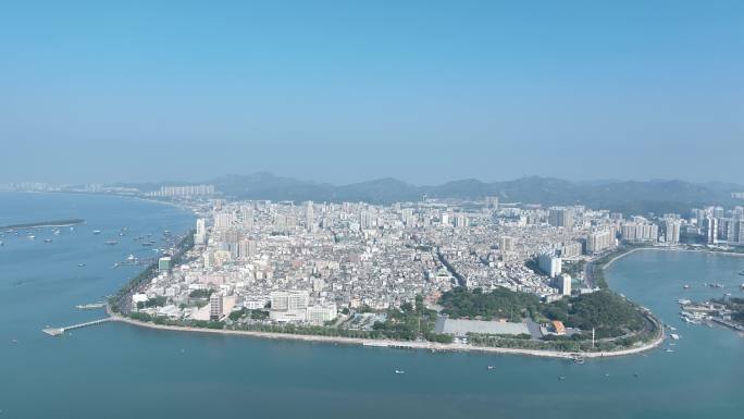 汕尾海边风景航拍海湾城市海滨大道建筑风光