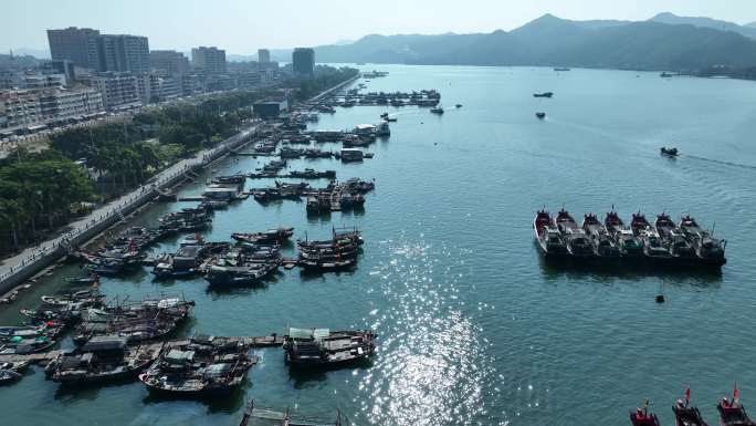 海边渔船码头海岸线风光航拍渔港汕尾港风景