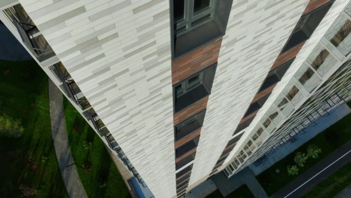 高层建筑采用新型现代材料进行加固