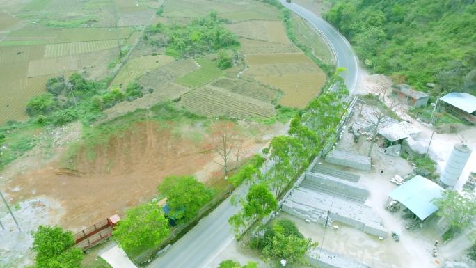 山林乡村林间山路行驶