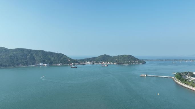 海边渔船码头海岸线风光航拍渔港汕尾港风景