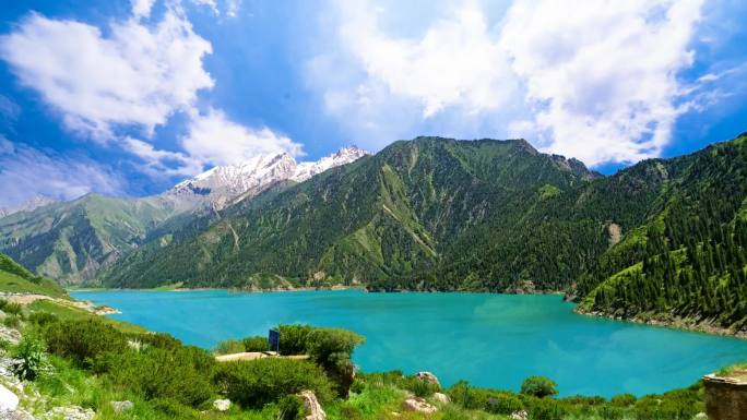 新疆高山湖泊大小龙池