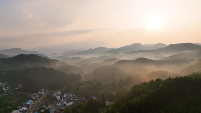 【潜山】清晨云雾缭绕大山