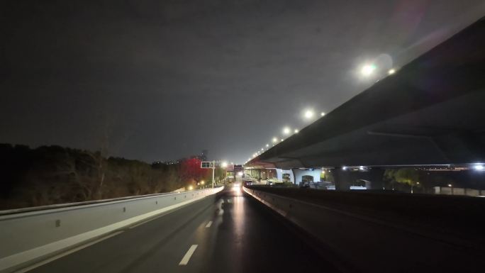 城市夜晚开车第一视角汽车窗外沿途风景马路