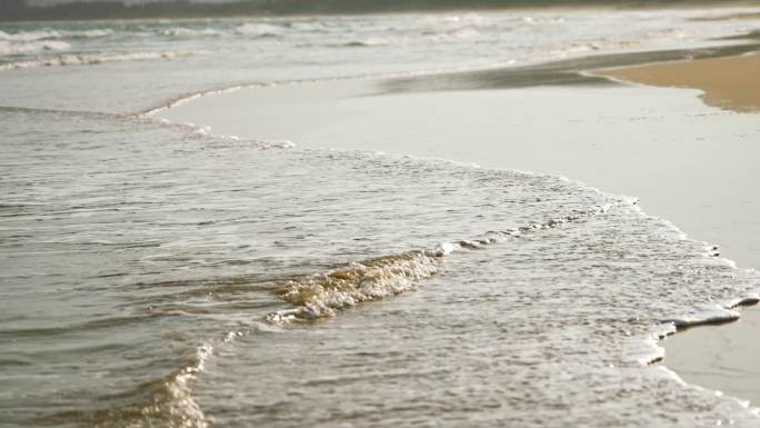 海边骑马  海浪 游客 海边玩耍