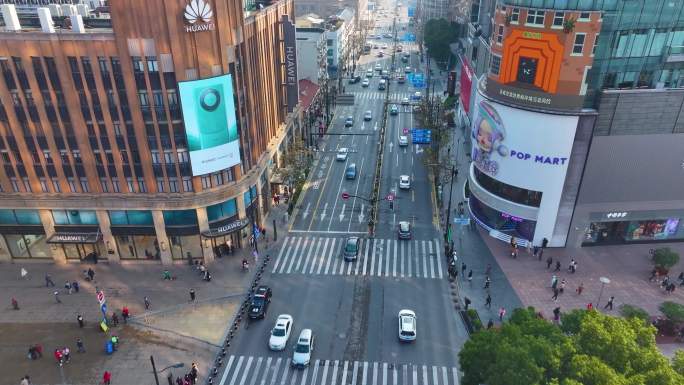 上海外滩南京东路航拍车流人流黄浦区风景城