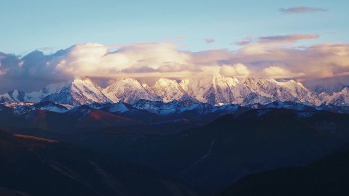 贡嘎雪山云雾光影变化延时