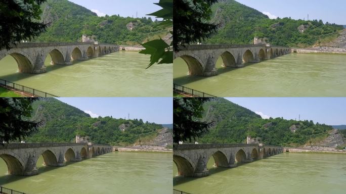 Mehmed Pasa Sokolovic桥横跨德里纳河在维谢格拉德