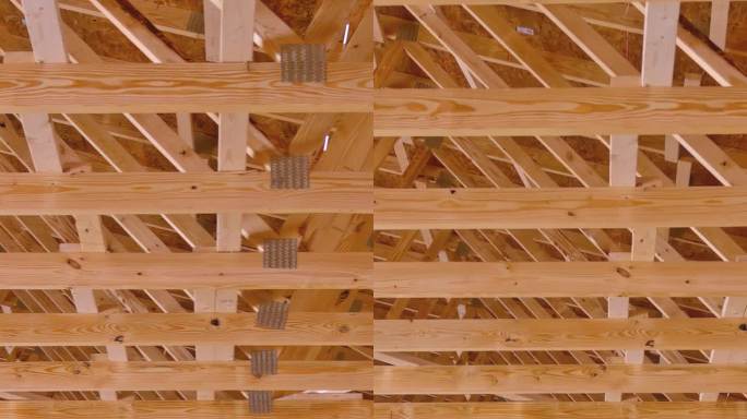 在新住宅的建造过程中，木梁框架由桁架梁构成