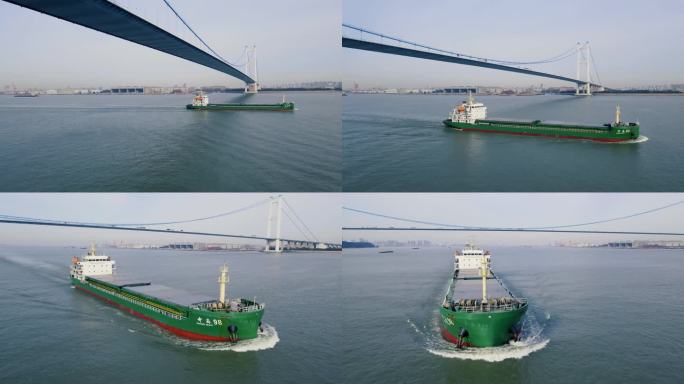 绿色小海轮过江阴大桥