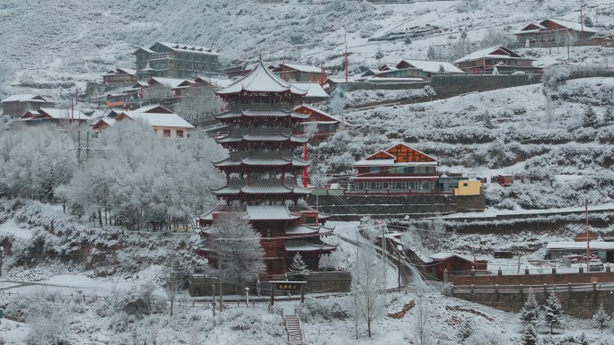 松潘雪后古城老建筑的景象